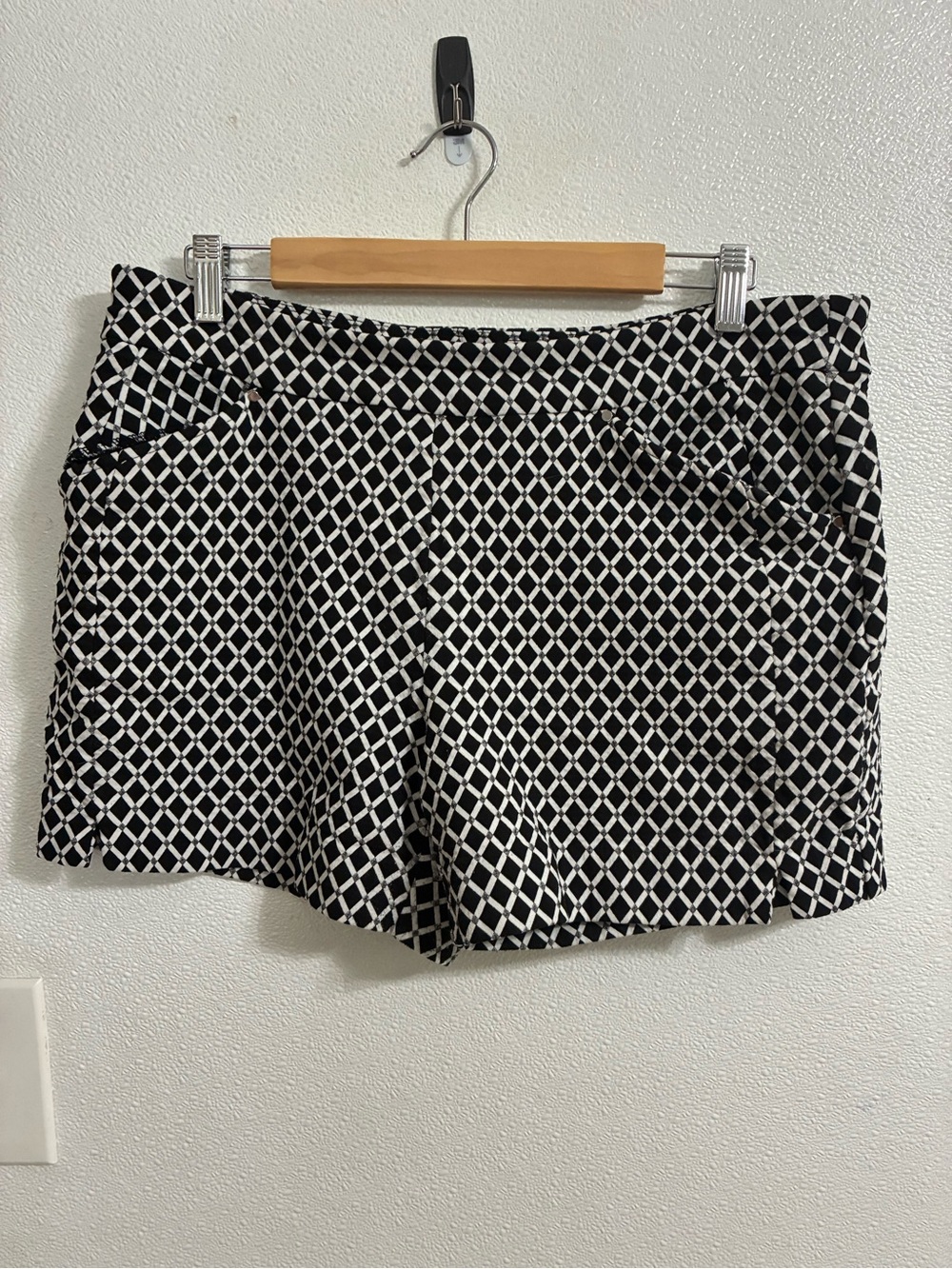 INC International Concepts Black & White Lattice Print Women’s Shorts 14